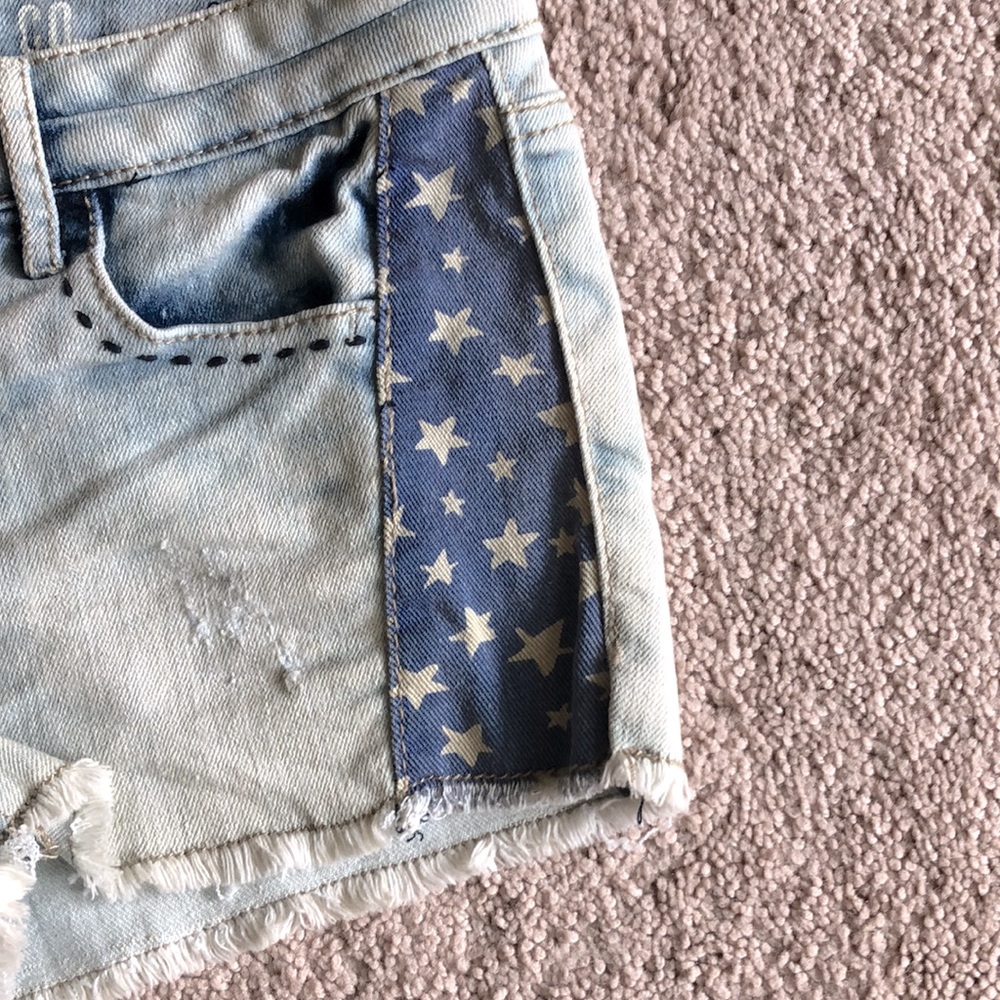Shorts - Picture 3 of 5